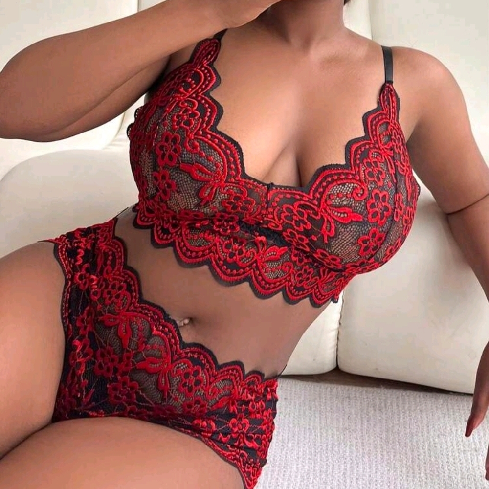 Plus Floral Lace Scallop Trim Lingerie Set